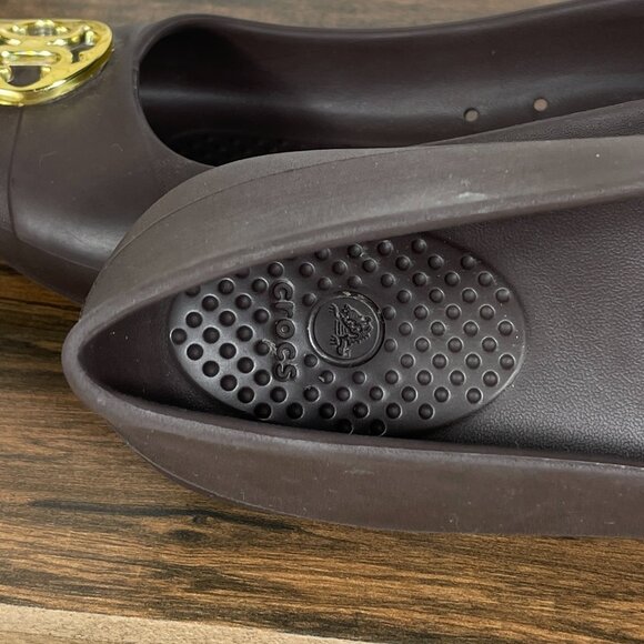 CROCS Gianna Disc Womens Size 6 Shoes Brown Gold Medallion Slip On Ballet Flats - Picture 10 of 14
